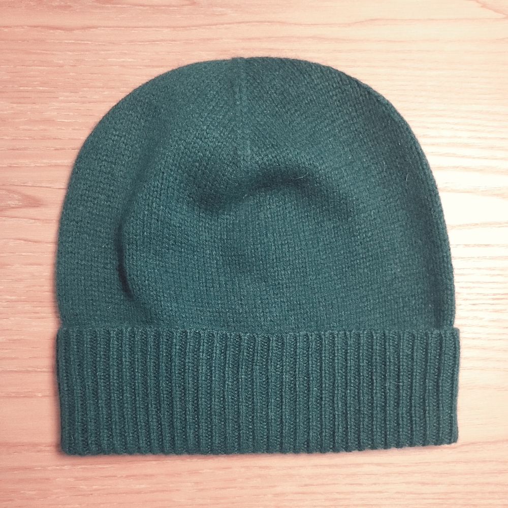 ✨️ NWT Green Cashmere Beanie